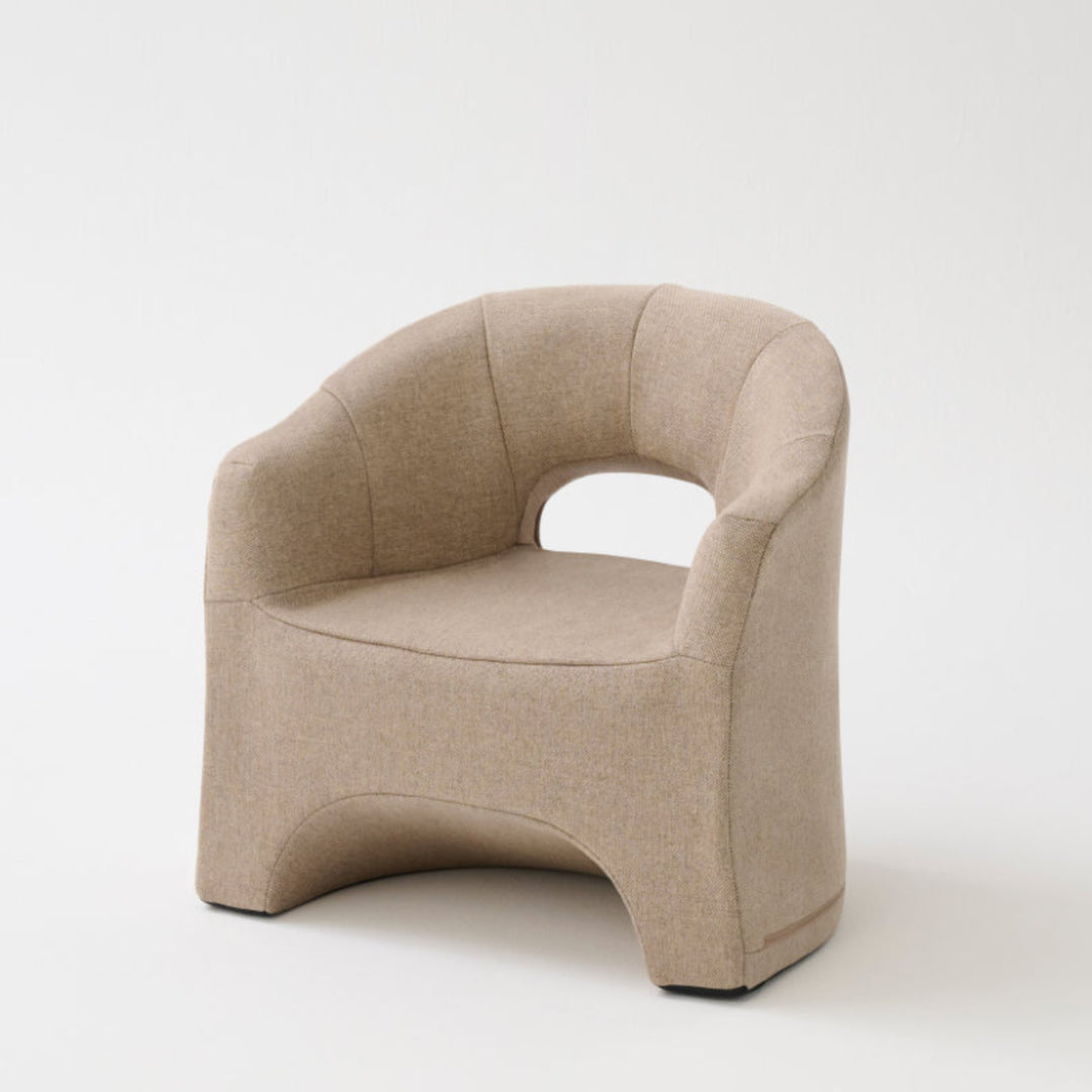 軽すぎる万能椅子 カルラ ローチェア